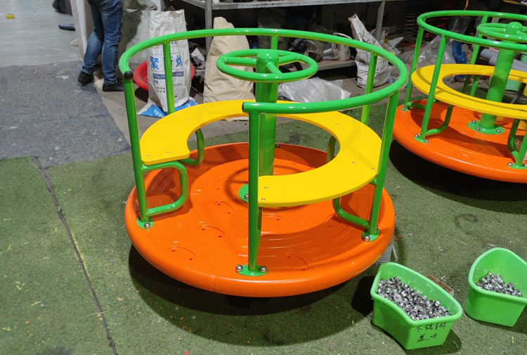 Factory direct outdoor children's push carousel with railing high quality plastic carousel seat children's garden outdoor toys