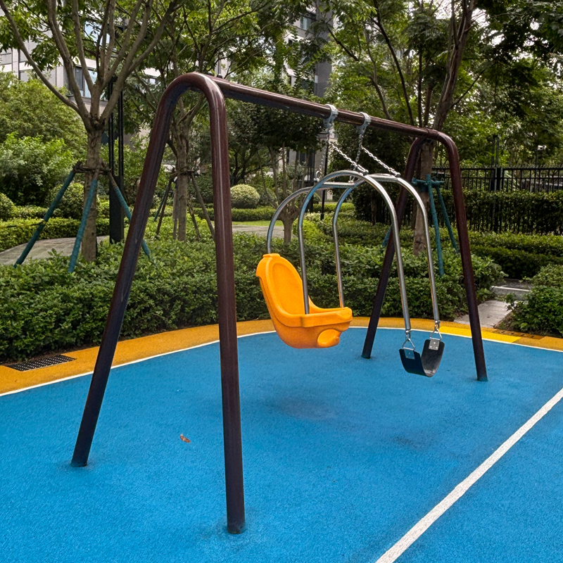 Customizable double swing for kindergartens, parks and playgrounds.