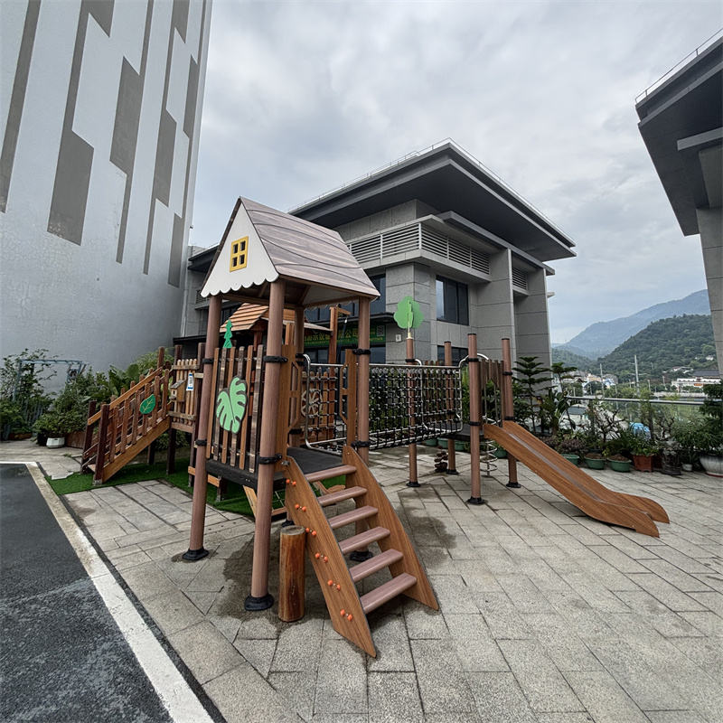 High Quality Outdoor Play Zone for Kids Amusement Park Facilities Wooden Tree Playhouse Slide for Schools Scenic Areas