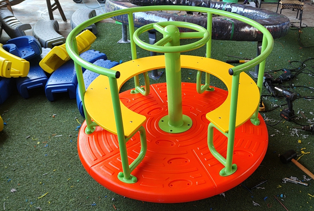 Factory direct outdoor children's push carousel with railing high quality plastic carousel seat children's garden outdoor toys