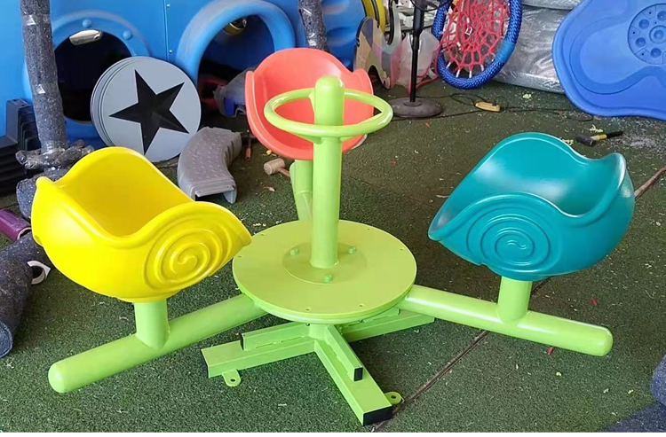 Three-Person Swivel Chair Snail Design for Amusement Park Rides Outdoor Children's Hand-pushed Carousels Are Selling Well