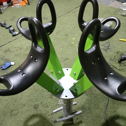 Outdoor Playground Seesaw Play Equipment.360 Degree Rotating Sturdy Seesaw.4 People Rotating Children's Seesaw