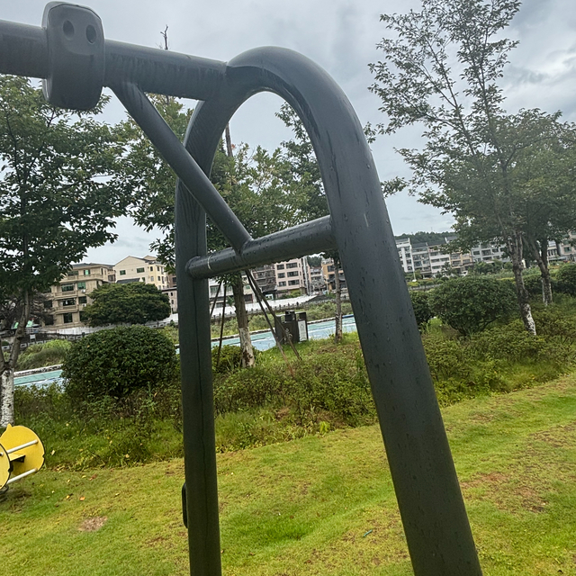 Outdoor Triple Swing Set 