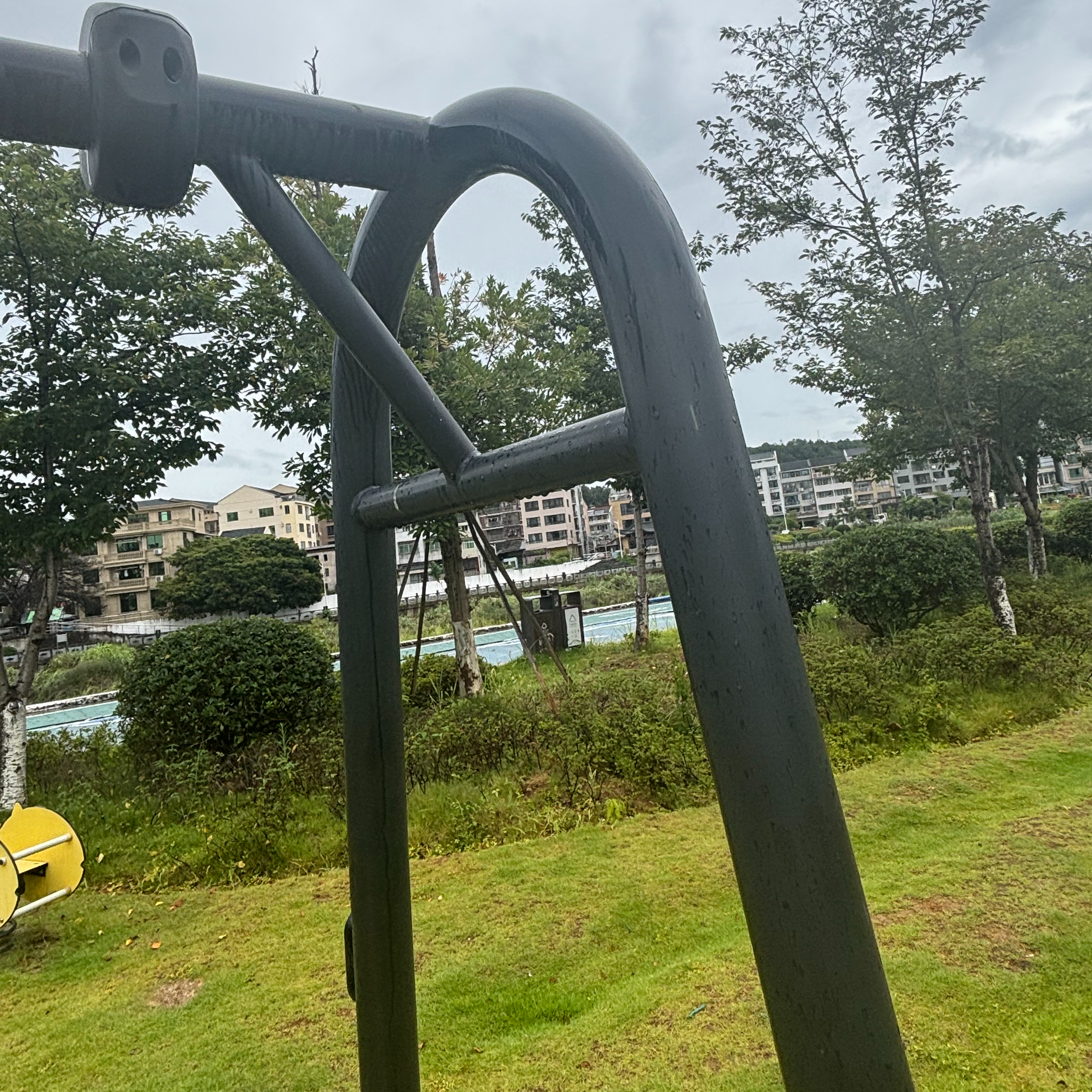 Outdoor Triple Swing Set 