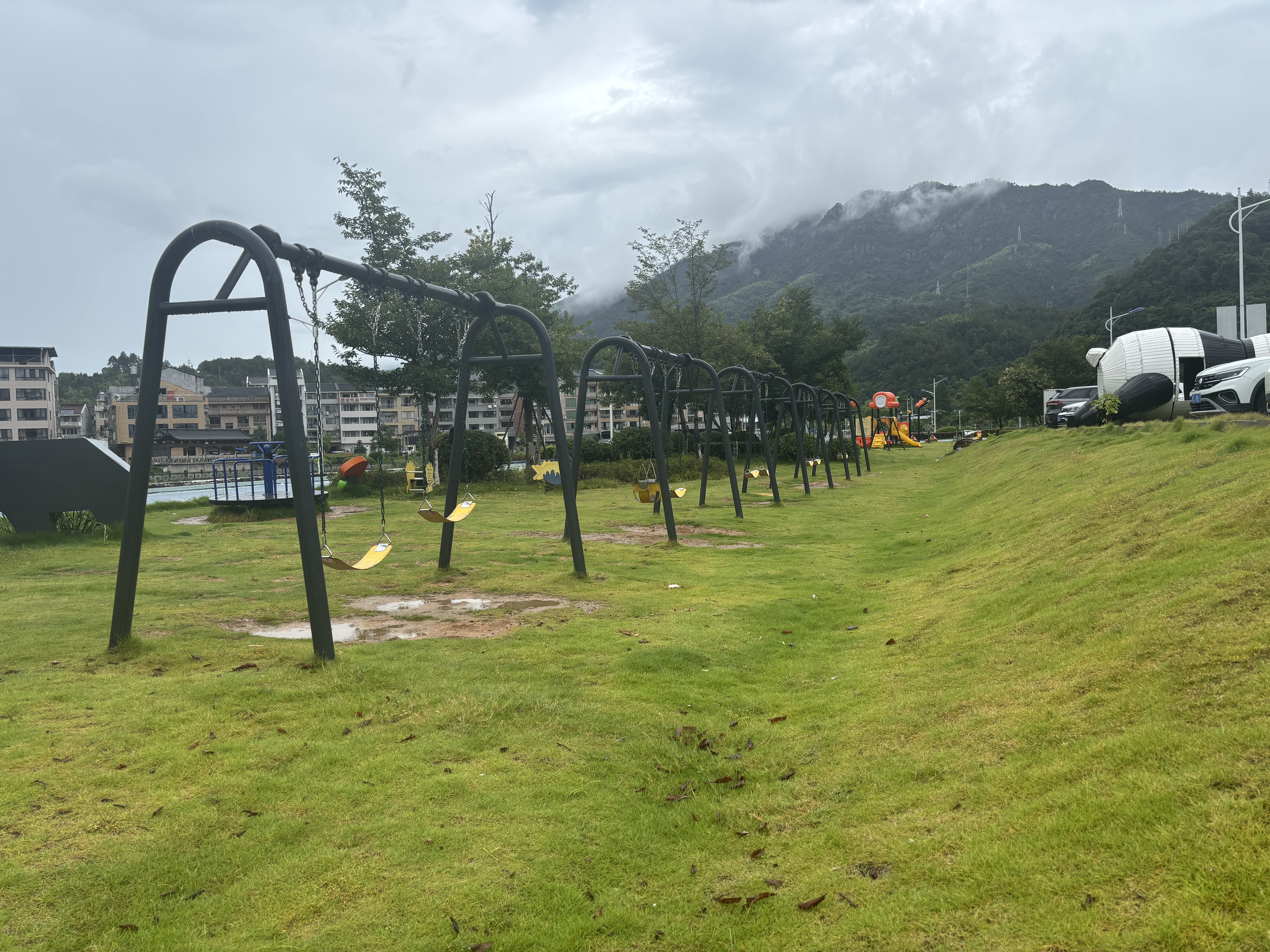 Outdoor Triple Swing Set 