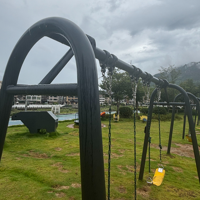 Outdoor Triple Swing Set 