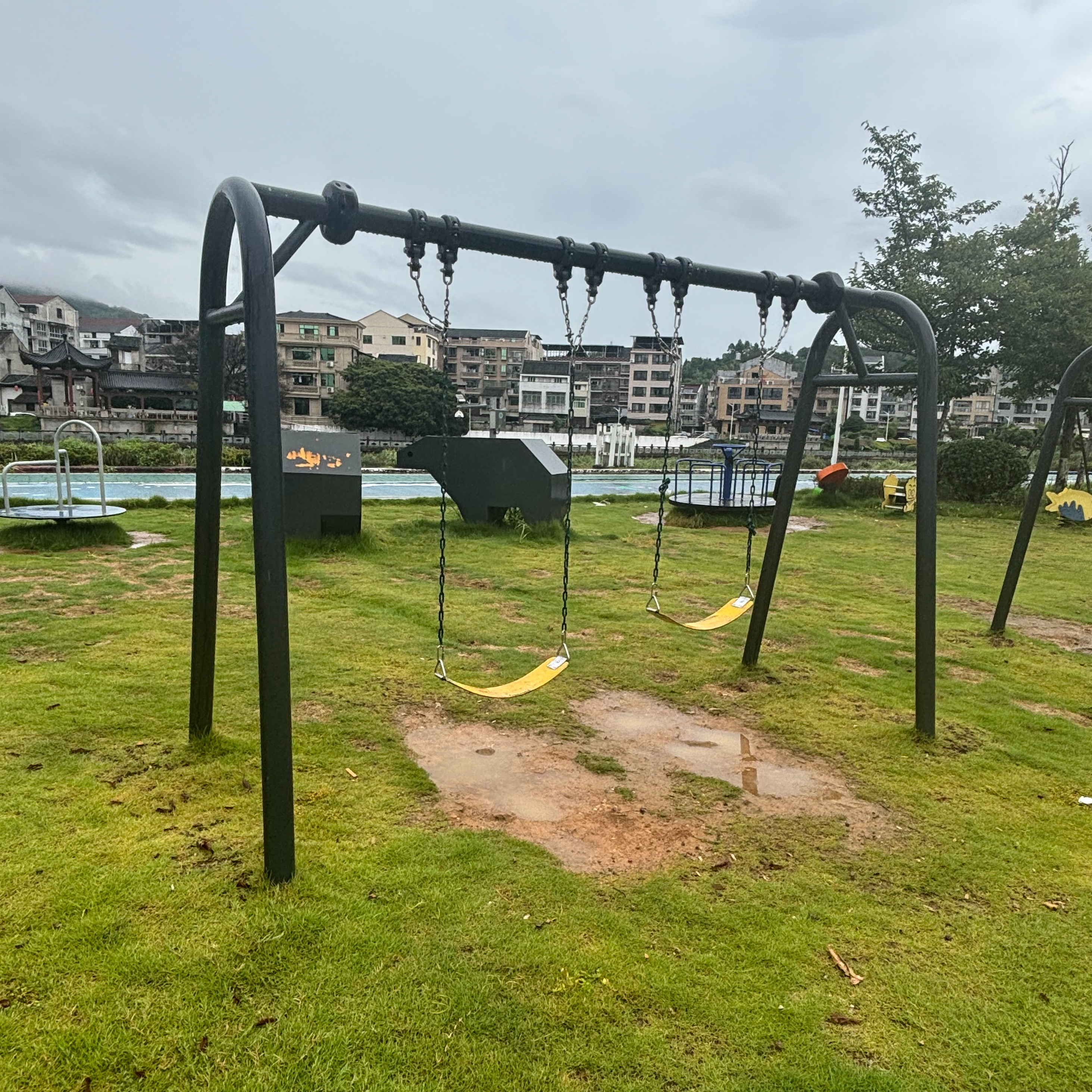 Outdoor Triple Swing Set 